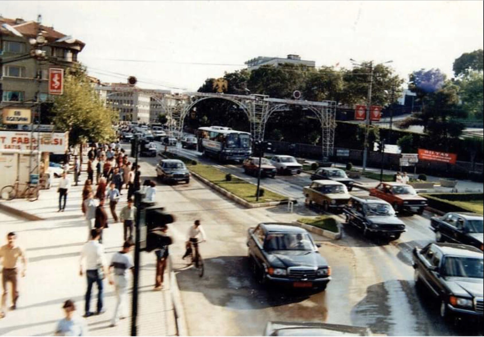 Alaaddin Tepesi Çevresi - Şimdiki İş Bankası Köşesi