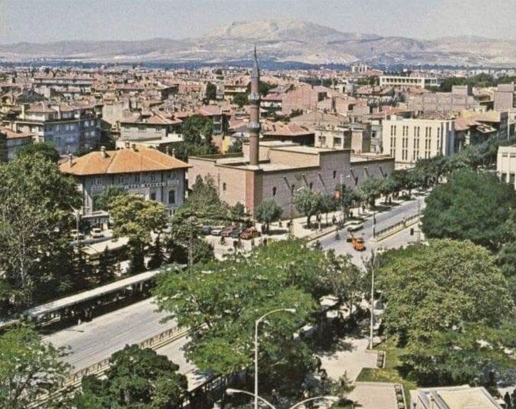 İplikçi Camii ve Kayalı Park Otobüs Durakları